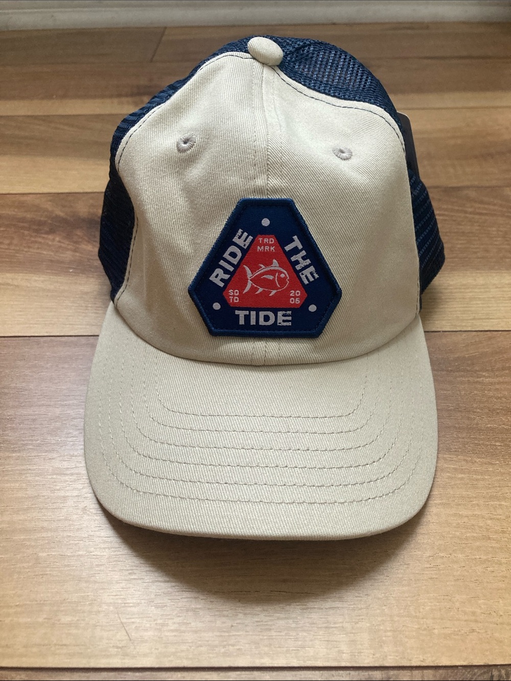 NWT Southern Tide Tidal Wave Trucker Hat